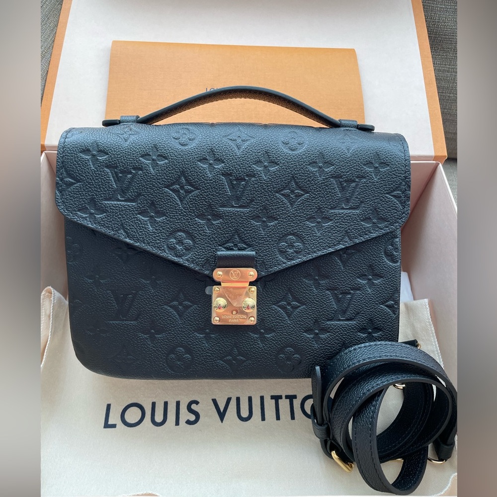 ❌Sold❌ Authentic Louis Vuitton Pochette Métis Empreinte